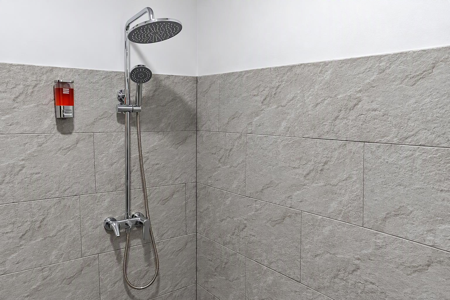 Badezimmer mit Dusche – Junior Suite mit Gartenseite