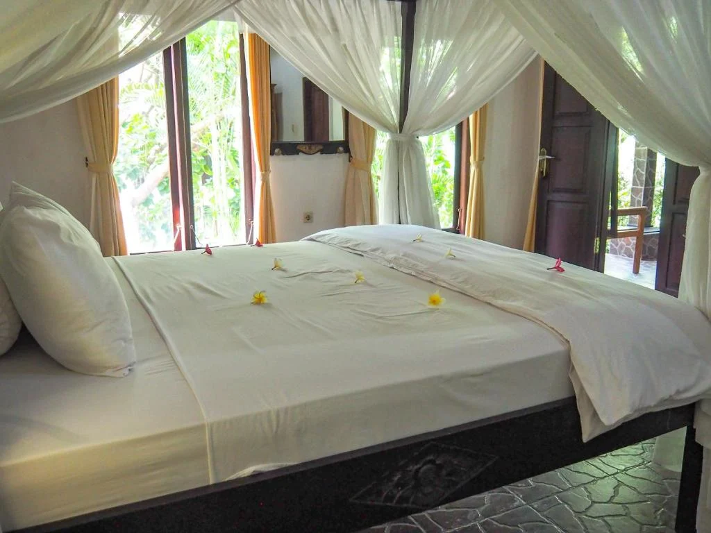 Standard Room double bed facing the garden