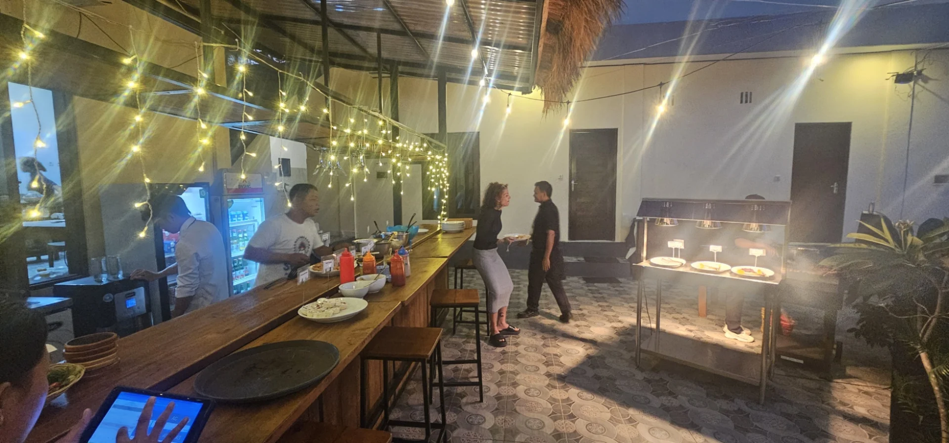 Restaurant counter in service with dishes under the lamps